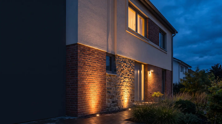 Hauswand & Fassade beleuchten: Lichttechnik, Strahler & Wirkung